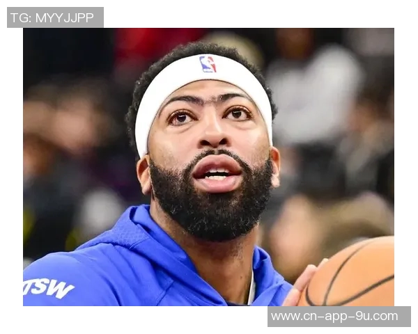 四冠中锋提前备战新赛季展现冠军气质与决心